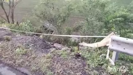 वल्लभनगर: भटेवर में हाइवे रोड पर रेलवे पुलिया से नीचे गिरे मिनी ट्रक को अभी तक नहीं निकाला गया