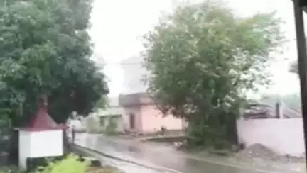 डोईवाला: डोईवाला में भारी बारिश से जन जीवन प्रभावित, नदी-नालों का जलस्तर बढ़ा, प्रशासन ने दूर रहने की अपील की