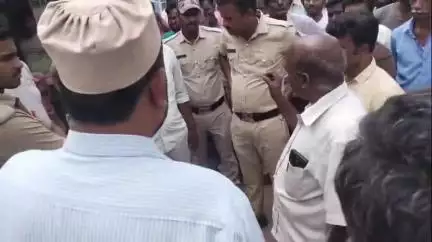 ಗೌರಿಬಿದನೂರು: ಹೊಸೂರಿನಲ್ಲಿ ಮೊದಲ ಬಾರಿಗೆ ಜೆಸಿಬಿಗಳ ಗರ್ಜನೆ‌ ಒತ್ತುವರಿ ತೆರವಿಗೆ ಯಾವುದೇ ರೀತಿಯ ನೋಟೀಸ್ ನೀಡಿಲ್ಲ ಎಂದ ಕೆಲ ಅಂಗಡಿ ಮಾಲೀಕರು