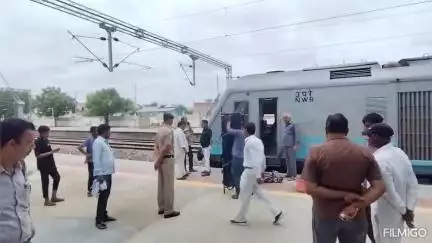 सुजानगढ़: सुजानगढ़ में युवक ने ट्रेन के आगे आकर की आत्महत्या