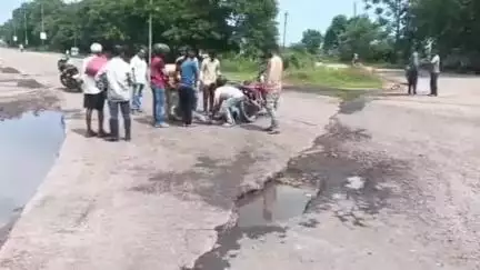 ଓରିଏଣ୍ଟ: ବେଲପାହାଡ ଜୁରାବଗା ନିକଟରେ ଜଣେ ଯୁବକ ଦୁର୍ଘଟଣାର ସମ୍ମୁଖୀନ ହୋଇଥିବା ଭିଡ଼ିଓ ଭାଇରାଲ