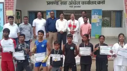 चान्हो: किक बॉक्सिंग एकेडमी के खिलाड़ियों को पूर्व मंत्री ने किया सम्मानित