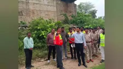 ગોધરા: જિલ્લાના સંતરોડ પાનમ નદી ઉપર આવેલ બ્રિજ નું જિલ્લા ક્લેક્ટર અજય દહિયા દ્વારા નિરીક્ષણ કરવામાં આવ્યું