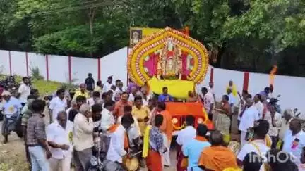 வாலாஜா: நவல்பூரில் உள்ள ஸ்ரீதேவி கருமாரியம்மன் ஆலயத்தில் கூழ்வார்த்து பொங்களிடும் விழா- அதிமுக மாவட்ட செயலாளர் பங்கேற்பு