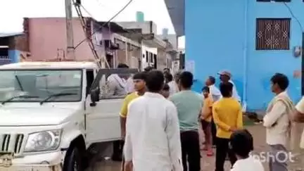 बाड़ी: सुनार गली और कृष्णा कॉलोनी में बिजली चोरी करते पकड़े गए 5 लोगों पर लगाया गया ₹2.30 लाख का जुर्माना