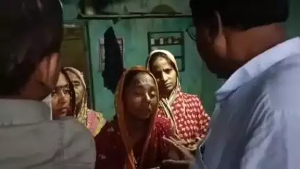 ଖଲ୍ଲିକୋଟ୍: ଉସ୍ତାପଡ଼ା ଗ୍ରାମରେ ମୃତ ଶଙ୍କରଙ୍କ ପରିବାରକୁ ଭେଟିଲେ ବିଧାୟକ ପୂର୍ଣ୍ଣଚନ୍ଦ୍ର ସେଠୀ