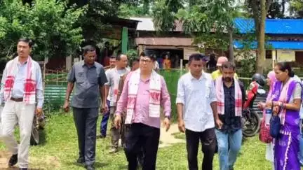 শিৱসাগৰ: চৰাই সঁজিয়া গাঁৱৰ আদৰ্শ অঙ্গনবাড়ী কেন্দ্ৰৰ নিৰ্মাণ কাৰ্যৰ শুভাৰম্ভ কৰে বিধায়ক দেৱব্ৰত শ‌ইকীয়াই