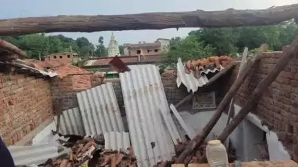 ଓରିଏଣ୍ଟ: ବଘିଆବେର୍ଣା ଗ୍ରାମରେ ଲଗାଣ ବର୍ଷା କାରଣରୁ କ୍ଷତିଗ୍ରସ୍ତ ହୋଇଥିବା ଜଣେ ବ୍ୟକ୍ତିଙ୍କ ଘର ଭୁଶୁଡିଲା