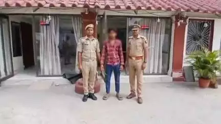 बांसगांव: गजारी गांव में युवक की हत्या के मामले में एक बाल अपचारी को पुलिस ने अभिरक्षा में लिया, कुल्हाड़ी व बाइक बरामद