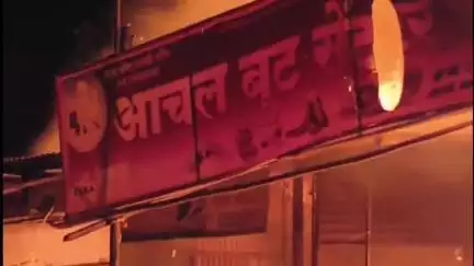 हिंगोली: कनेरगाव नाका येथील तीन दुकानाला भिषण आग, आगीमध्ये दुकानांचे मोठे नुकसान