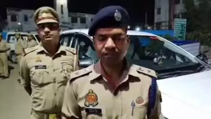भाटपार रानी: बरियारपुर थाने पर सिपाही ने दिव्यांग की जमकर पिटाई की, वीडियो वायरल होने के बाद जांच में एसपी ने सिपाही को निलंबित किया