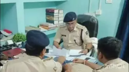 सौर बाज़ार: अनुमंडल पुलिस पदाधिकारी सदर द्वारा सौर बाजार थाना में लंबित विशेष मामलों की समीक्षा की गई