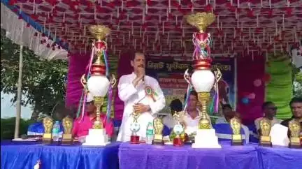নওদা: সাহেবনগরে নজরুল ক্লাবের উদ্যোগে দুই দিনের ফুটবল প্রতিযোগিতা, মাঠ রক্ষার বার্তা ক্লাব কর্তৃপক্ষের