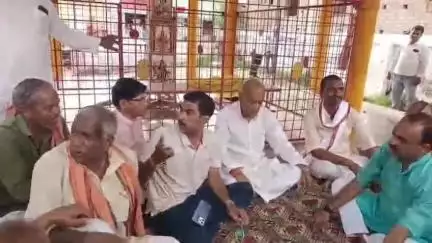 धरहरा: पूर्व मंत्री शैलेश कुमार ने ग्रामीण इलाकों का दौरा कर लोगों की सुनीं समस्याएं