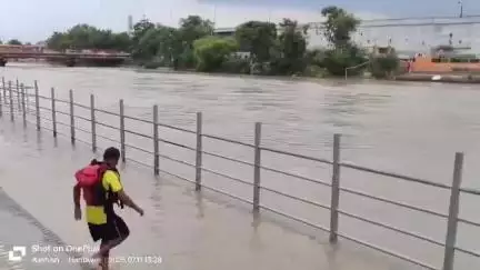 केवल 30 सेकंड में NDRF की टीम ने डूबते हुए व्यक्ति को बचा लिया। 😳

#NDRFHQ #NDRF #dhananjaykumarputush