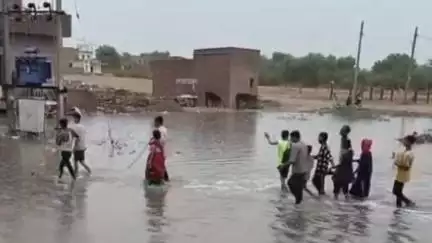 बीकानेर: सुजानदेसर के खुदा कॉलोनी में गंदे नाले की पाल एक बार फिर टूटी, कॉलोनी जलमग्न हुई