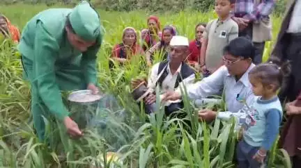 #हुड़की बौल के साथ करते हैं गांव के #लोग खेतो की गुड़ाई #निराई।