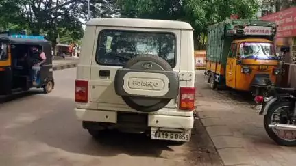 ಹುಣಸೂರು: ಸರ್ಕಾರಿ ವಾಹನದಲ್ಲಿ ಮಧ್ಯದ ಬಾಟಲಿಗಳು ಪತ್ತೆ ಕೆಆರ್‌ಎಸ್ ಪಕ್ಷದ ಕಾರ್ಯಕರ್ತರಿಗೆ ಬಸ್ ಸ್ಟಾಂಡ್ ಬಳಿ ಸಿಕ್ಕಿದ ವಾಹನ