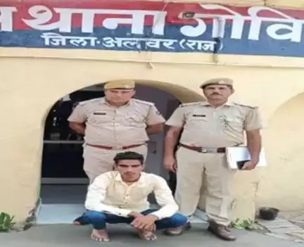 (जिला अलवर) 
साईबर फ्रॉड में 01 आरोपी मुफीद गिरफ्तार साईबर फ्रॉड मे प्रयुक्त उपकरण (01 मोबाईल) बरामद।
#rajasthanpolice