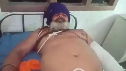 ਅੰਮ੍ਰਿਤਸਰ 2: ਥਾਣਾ ਲੋਪੋਕੇ ਚਗਾਵੇ ਅਧੀਨ ਆਉਂਦੇ ਇਲਾਕੇ 'ਚ ਨਿਹੰਗ ਸਿੰਘ ਨਾਲ ਹੋਈ ਕੁੱਟ-ਮਾਰ , ਪੀੜਤ ਨੇ ਕਿਹਾ ਨਸ਼ੇ ਵੇਚਣ ਵਾਲਿਆਂ ਨੇ ਰੋਕਿਆ ਤਾਂ ਕੀਤਾ ਹਮਲਾ