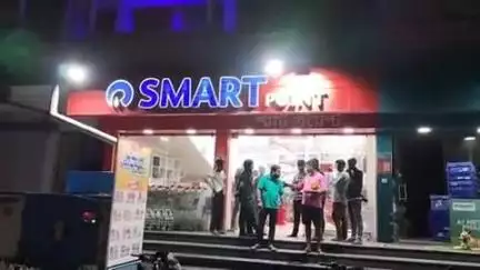 বিশালগড়: বিশালগড় মোটরস্ট্যান্ডের সামনে স্মার্ট পয়েন্টের বিরুদ্ধে মেয়াদ উত্তীর্ণ সামগ্রী বিক্রির অভিযোগ