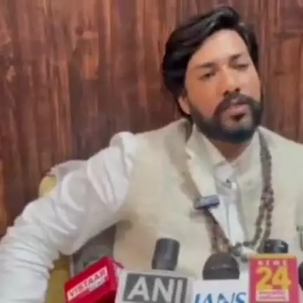 साजा: विधायक खुशवंत साहेब के वाहन पर किया पथराव, विधायक ने बेमेतरा रेस्ट हाउस में घटना की जानकारी मीडिया को दी