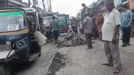 দেগঙ্গা: দেগঙ্গা বাজারে টাকি রোড সংস্কার শুরু করল পূর্ত দপ্তর