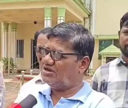 ମାଲକାନଗିରି: ସାମ୍ବାଦିକଙ୍କୁ ହତ୍ୟା ଘଟଣାରେ ଜିଲ୍ଲାର ଅନେକ ସାମ୍ବାଦିକ ସଙ୍ଘ ଏସପିଙ୍କୁ ତାଙ୍କ ଅଫିସରେ ଦାବିପତ୍ର ଦେଇ ମତ ରଖିଲେ ସାମ୍ବାଦିକ ରତ୍ନାକର ଦାସ