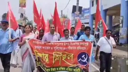 তমলুক: 100 দিনের কাজ চালু করা সহ একাধিক দাবিতে নন্দীগ্রাম বাজারে CPI(M)-র ধিক্কার মিছিল
