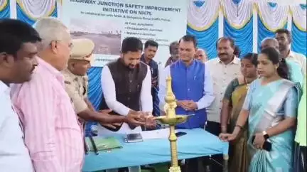 ಹೊಸಕೋಟೆ: 25ಲಕ್ಷ ವೆಚ್ಚದಲ್ಲಿ ರಾಷ್ಟ್ರೀಯ ಹೆದ್ದಾರಿ 75ರ ಅಭಿವೃದ್ದಿಗೆ ಚಾಲನೆ, ಸುಗಮ ಸಂಚಾರಕ್ಕೆ ಹೊಸಕೋಟೆ ಸಂಚಾರಿ ಪೊಲೀಸರ ಸಹಯೋಗ.