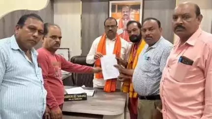 ବରଗଡ: ବରଗଡ଼ ବିଧାୟକଙ୍କ ଗୋବିନ୍ଦପାଲି ସ୍ଥିତ କାର୍ଯ୍ୟାଳୟରେ ଅନୁଷ୍ଠିତ ହେଲା ଜନତା ଦରବାର