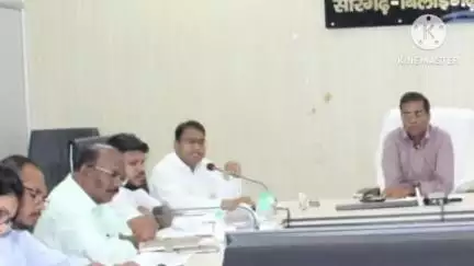 कलेक्टर डॉ संजय कन्नौजे ने खाद्य विभाग की समीक्षा कर धान संग्रहण केन्द्र का किया निरीक्षण
