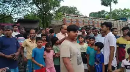 হরিহরপাড়া: বোরাকলিতে খেলার মাঠ দখল ঘিরে উত্তেজনা, প্রোমোটারদের মারধর, ক্ষোভ জনতার #jansamasya