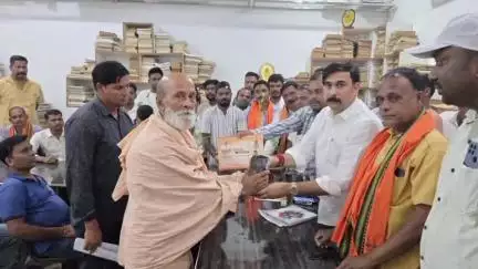 ଭଟଲି: ଭଟଲୀ ସ୍ଥିତ ବିଜେପି କାର୍ଯ୍ୟାଳୟରେ ବିଭିନ୍ନ ଗ୍ରାମରୁ ଆସିଥିବା ଜନସାଧାରଣଙ୍କ ସମସ୍ୟାର ଶୁଣାଣି କଲେ ବିଧାୟକ