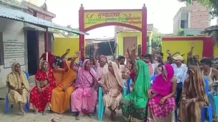 शिवाजी नगर: डुमरा मोहन पंचायत भवन पर शराब बनाने और बेचने पर पाबंदी के लिए ग्रामीणों ने की बैठक#jansamshya