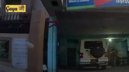 ठेकेदार हुए रंगदार थाने के बाहर कर रहे अवैध वसूली, क्या कर रही है पुलिस?