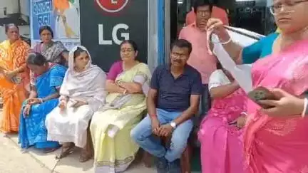 কাঁকসা: 21 জুলাইয়ের সমর্থনে কাঁকসা হাটতলায় আয়োজিত মহিলা তৃণমূলের পথসভা,উপস্থিত মহিলা তৃণমূলের  জেলা সভানেত্রী