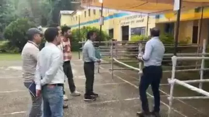 पुरोला: जिला निर्वाचन अधिकारी ने पुरोला ब्लॉक में निरीक्षण कर त्रिस्तरीय पंचायत निर्वाचन की व्यवस्थाओं का लिया जायजा