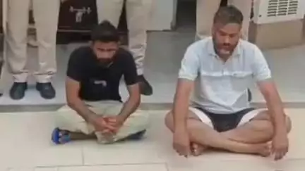 झुंझुनू: शहर के रीको एरिया में खड़ी गाड़ियों में तोड़फोड़ और सामान चोरी करने वाले 2 आरोपियों को कोतवाली पुलिस ने किया गिरफ्तार