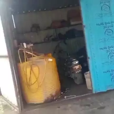 గుంతకల్లు: పట్టణంలో ఆటో మెకానిక్ షాపులో చోరీ, రూ.25వేలు విలువ చేసే వస్తువులు అపహరణ