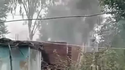 हटा: रनेह गांव में गैस सिलेंडर लीकेज से घर में लगी आग, गृहस्थी का सामान जलकर खाक