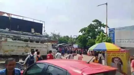 নানুর: কীর্ণাহার বাসস্ট্যান্ডে দাঁড়িয়ে থাকা একটি মোটর বাইক কে আগুন লেগে ভস্মীভূত মোটর বাইক টি; ঘটনায় চাঞ্চল্য এলাকায়