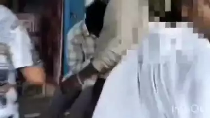 हुज़ूर: रीवा न्यू बस स्टैंड में युवक ने सरेराह युवती को पीटा, जमकर हुआ हंगामा, वीडियो वायरल
