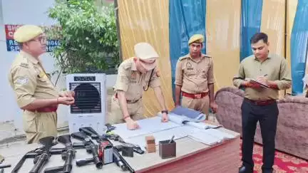 सवायजपुर: एसपी नीरज कुमार जादौन ने पचदेवरा थाने का वार्षिक निरीक्षण किया, ग्राम प्रहरियों को बांटी साइकिल