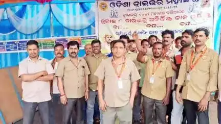 ଫୁଲବାଣୀ ସହର: ବାଲିଗୁଡା ପୁର୍ତବିଭାଗ ଠାରେ ଓଡିଶା ଡ୍ରାଇଭର ମହାସଂଘ ପକ୍ଷରୁ  ଧର୍ମଘଟ କୁ ଭାଙ୍ଗିଛନ୍ତି,