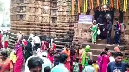 कवर्धा: भोरमदेव मंदिर में शिवभक्तों की उमड़ी भीड़, महादेव के लगे नारे