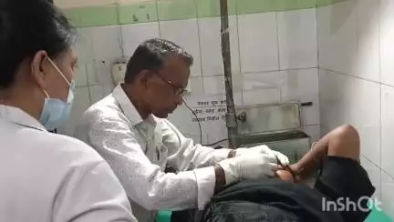 बाजपुर: रामराज रोड पर सरकारी अस्पताल के पास कार की चपेट में आए बाइक सवार, गर्भवती महिला और पति हुए घायल