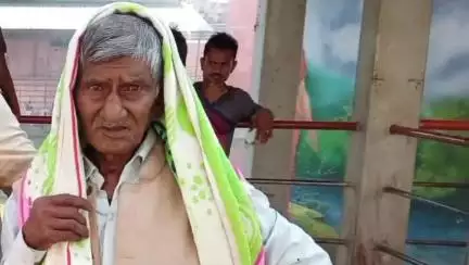 कर्वी: चित्रकूट रामघाट में बाढ़ में दुकान के अंदर फंसकर एक व्यक्ति की मौत, पुलिस ने शव का करवाया पीएम