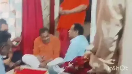 અમદાવાદ શહેર: સિવિલ સુપ્રિટેન્ડન્ટ રાકેશ જોશીનો મંદિરમાં દાણા જોવા ગયા હોવાનો વીડિયો વાયરલ