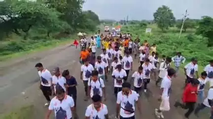 सेंधवा: बिजासन घाट से नागलवाड़ी पदयात्रा रवाना, गवाड़ी व सेंधवा में यात्रियों का स्वागत, पुलिस मुस्तैद